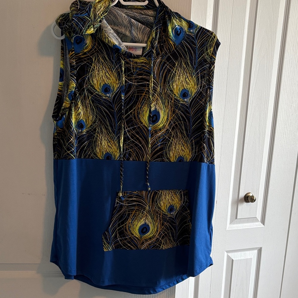 LuLaRoe Brittany Peacock Sleeveless Hoodie EUC worn once
